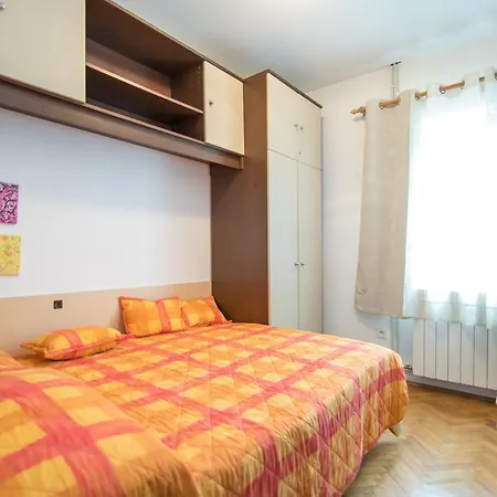 Apartment Vrandecic Postira