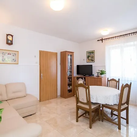 Apartment Vrandecic Postira
