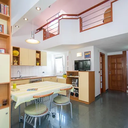 Apartment Vrandecic Postira