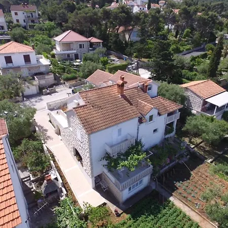 Vrandecic Postira