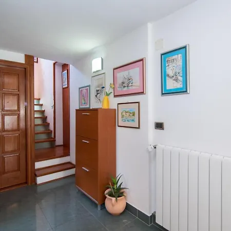 Apartment Vrandecic Postira